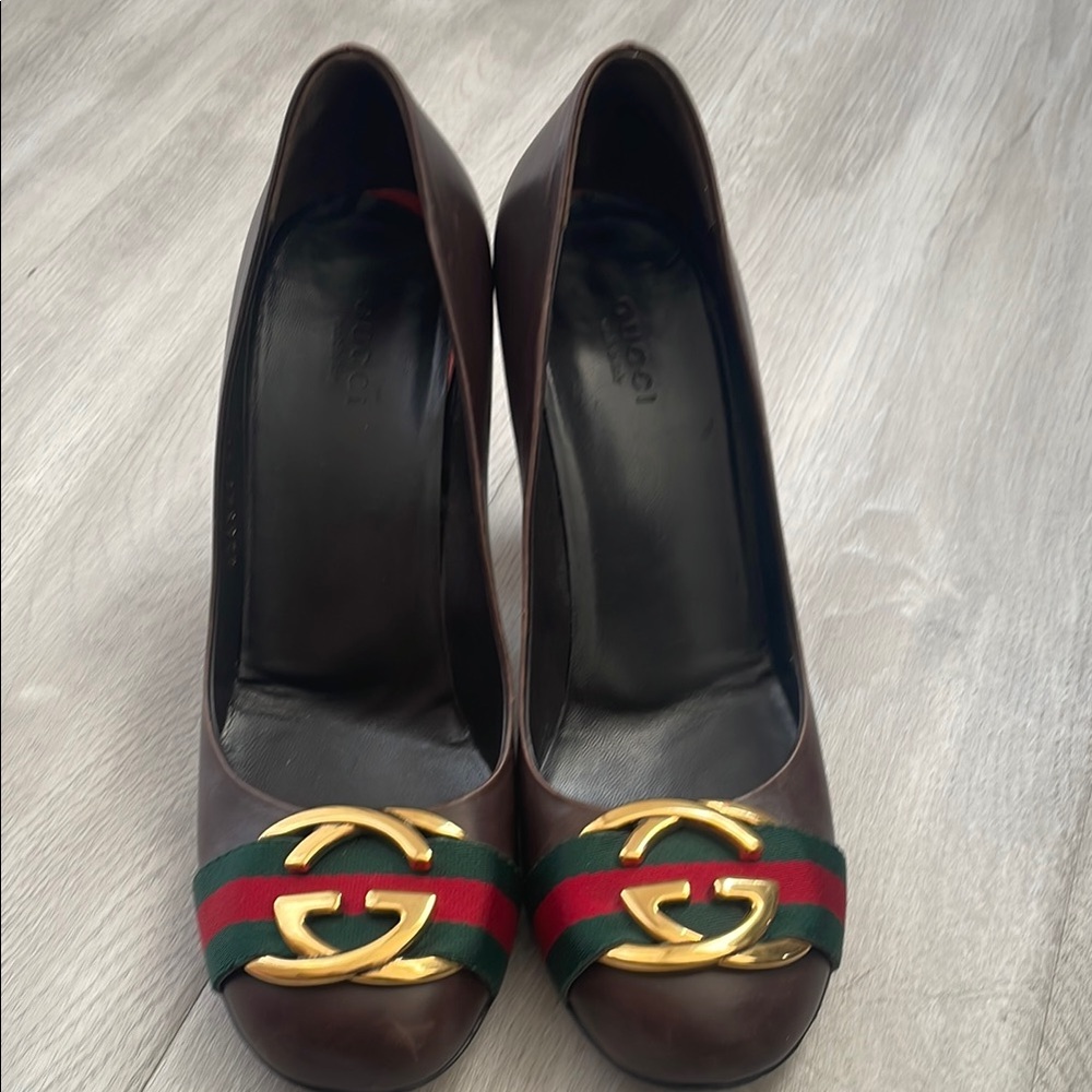 Gucci Brown Leather Heels with Gold Accent - Picture 4 of 7